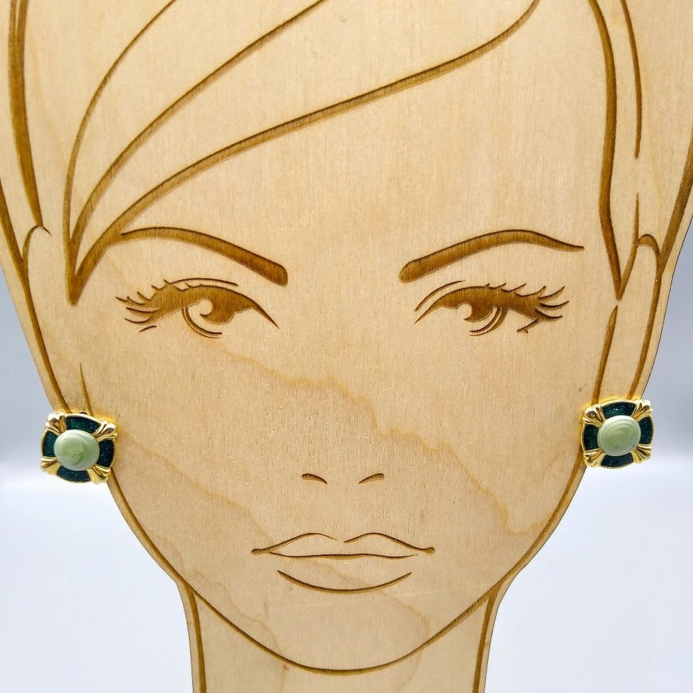 Chic Green Square Earrings in Gold Tone Vintage Chic Clip Ons, Glitter and Swirl